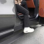 Intelligent electric side steps suitable for Sport Utility Vehicle models - Image 17
